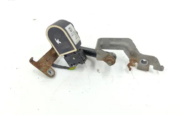 Volvo XC40 Rear air suspension level height sensor 32221958 32221477