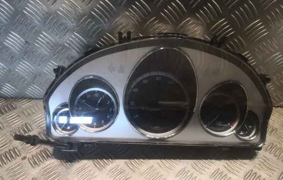 Mercedes-Benz E W212 Speedometer (instrument cluster) 2129002010 A2129002010