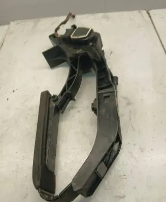 Mercedes-Benz C W203 Accelerator throttle pedal A2113000404