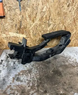 Mercedes-Benz E W211 Accelerator throttle pedal A2113000604