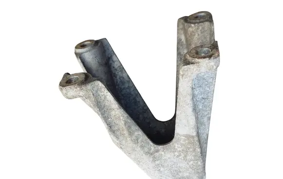 Audi A8 S8 D3 4E Engine mounting bracket 4E0199307