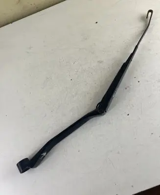 Toyota RAV 4 (XA20) Front wiper blade arm
