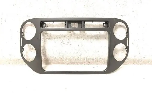 Volkswagen Tiguan Panel trim 5N0858069J