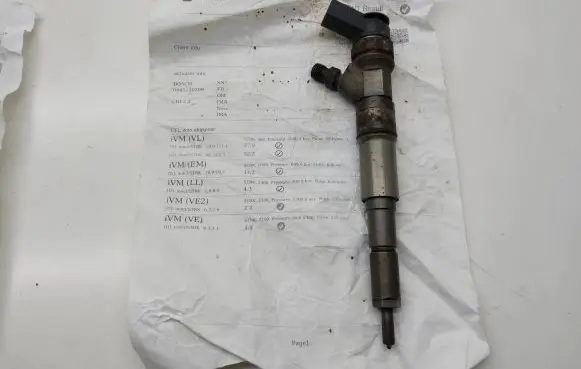 BMW 5 E60 E61 Fuel injector 0445110209
