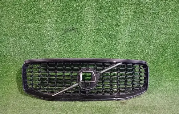 Volvo XC60 Front bumper upper radiator grill 32291026