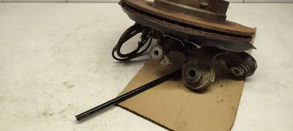 Rear wheel hub spindle/knuckle