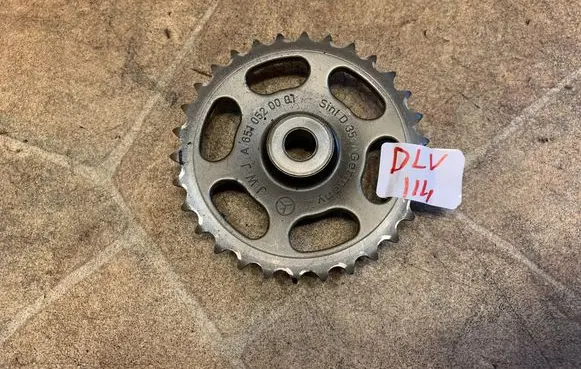 Mercedes-Benz E W212 Timing chain sprocket A6510520001