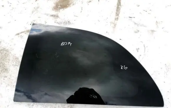 Chrysler Town & Country IV Rear side window