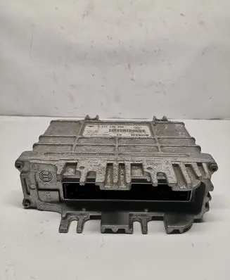 Volkswagen PASSAT B4 Engine control unit/module 8A0907311L 0261203188