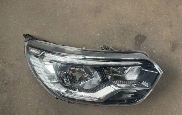 Renault Express Headlight/headlamp 260105660R