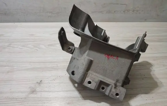 Engine mount bracket