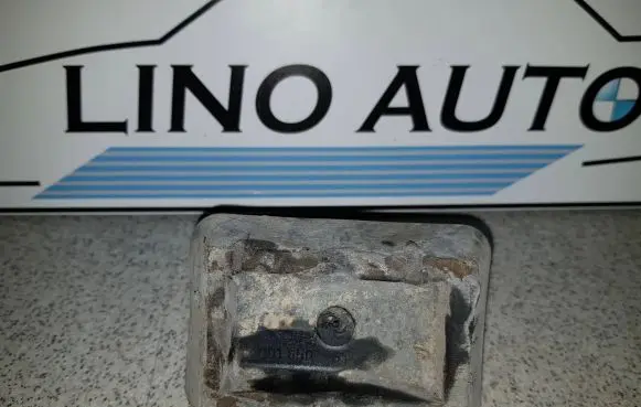 BMW 5 E39 Jacking socket point 7001650