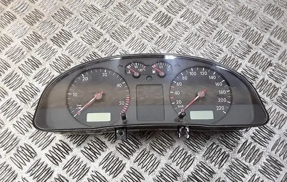 Volkswagen PASSAT B5 Speedometer (instrument cluster) 3b0919861j
