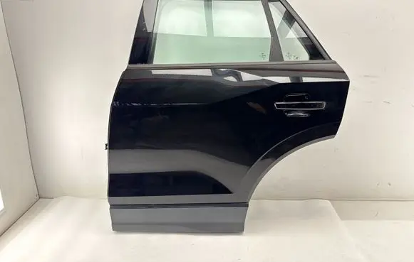 Audi Q2 - Rear door