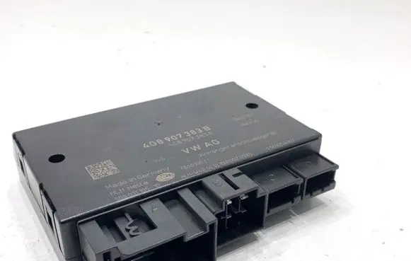 Audi A6 S6 C7 4G Tow bar trailer control unit/module 4G8907383B