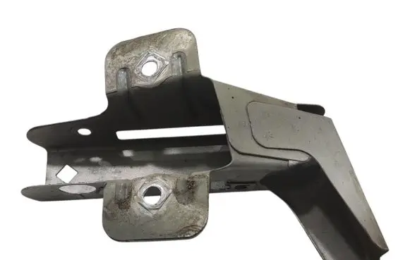 Opel Vivaro Fender mounting bracket 8200523291