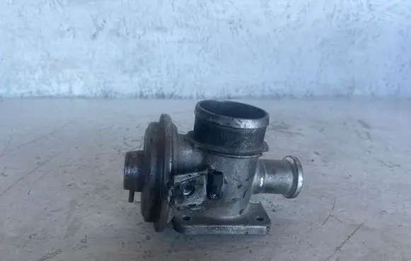 BMW 3 E90 E91 EGR valve 778545204