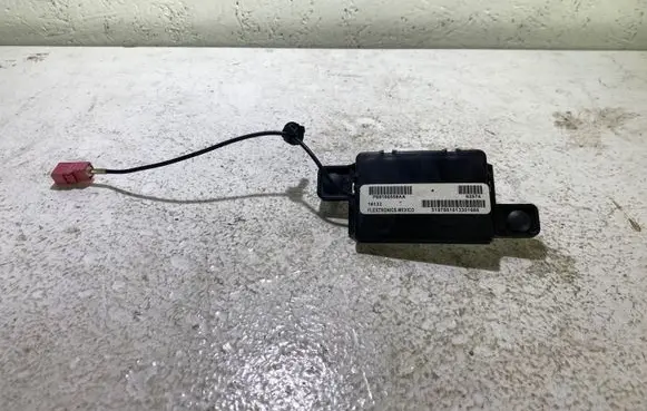 Dodge Challenger Antenna control unit P68186558AA 16133