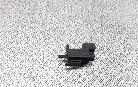 BMW 5 E39 Turbo solenoid valve 72234100 1742712