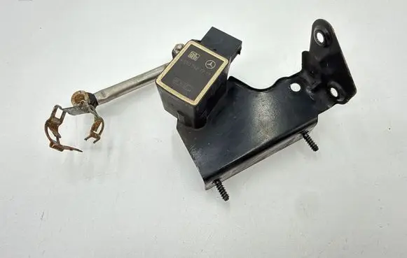 Mercedes-Benz S W221 Rear air suspension level height sensor A0105427717