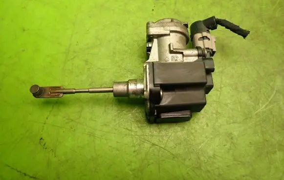 Volkswagen Golf VII Turbo charger electric actuator 04E145725AB