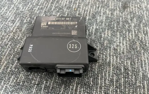 Audi A4 S4 B8 8K Gateway control module 8T0907468F 403213