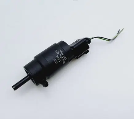Volkswagen Golf IV Windscreen/windshield washer pump 1J5955651