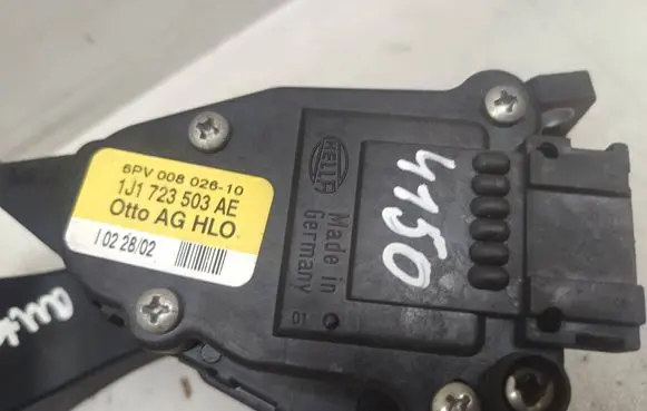 Volkswagen New Beetle Accelerator throttle pedal 1j1723503ae