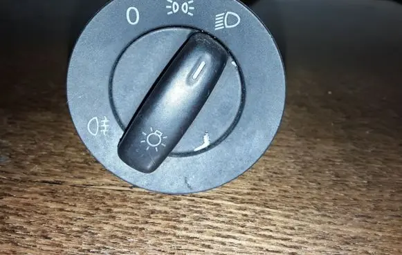 Volkswagen PASSAT B6 Light switch 1KO941431B