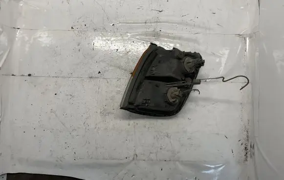Mitsubishi Pajero Front indicator light