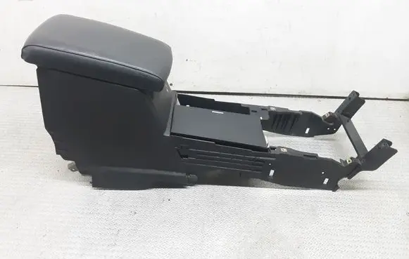 Nissan Maxima A34 Center console 96910