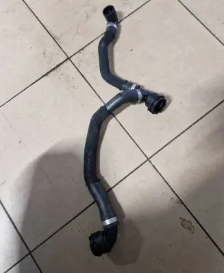BMW 5 G30 G31 Engine coolant pipe/hose 8592808