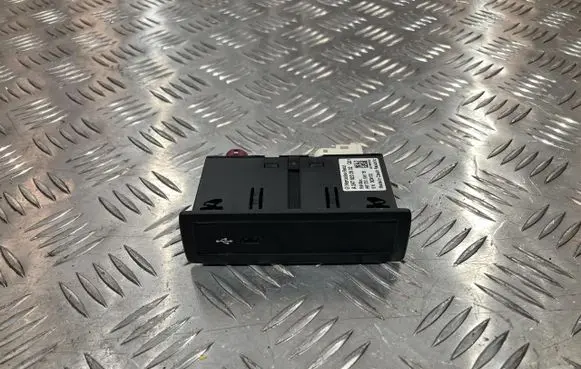 Mercedes-Benz C W202 USB socket connector A2478203902