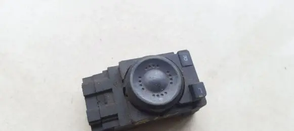 Volkswagen PASSAT B5 Wing mirror switch