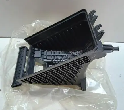 Hyundai Santa Fe Air filter box cover 281122W300