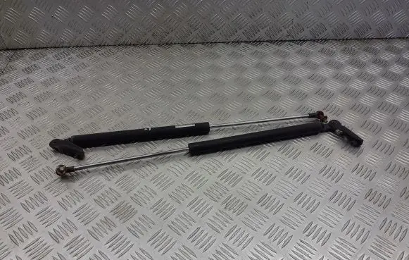 Subaru Forester SH Shock absorber/damper mounting bracket 