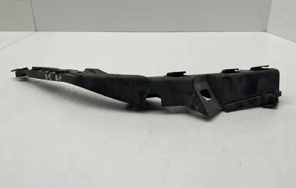 Front bumper mounting bracket