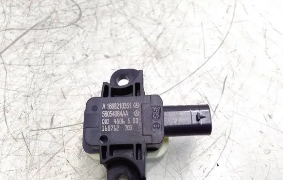 Mercedes-Benz GLA W156 Airbag deployment crash/impact sensor A1668210351 56054084AA