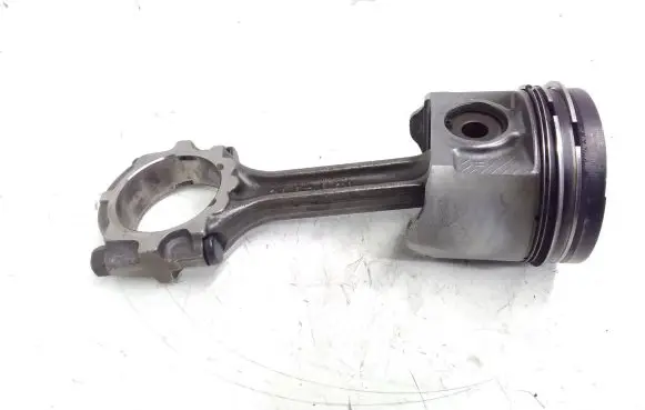 Nissan Primera Piston with connecting rod