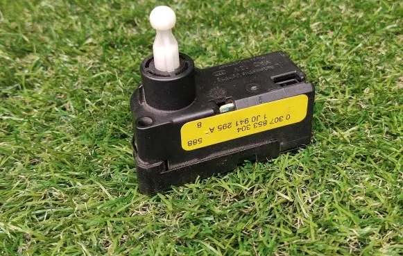 Audi A3 S3 8P Headlight level adjustment motor 1J0941295A 0307853304