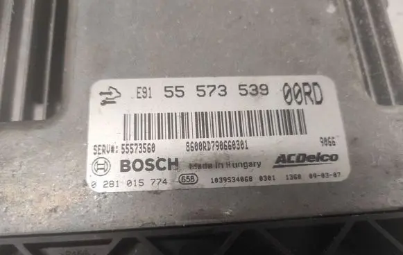 Opel Insignia A Engine control unit/module 55573539 55573560 0281015774