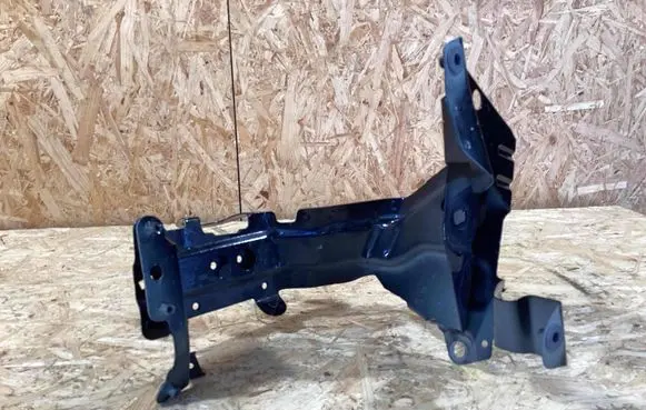 Audi Q8 Fender mounting bracket 4m88221137 4m8821131a