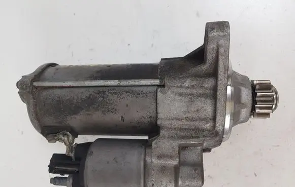 Volkswagen Scirocco Starter motor 02E911024B