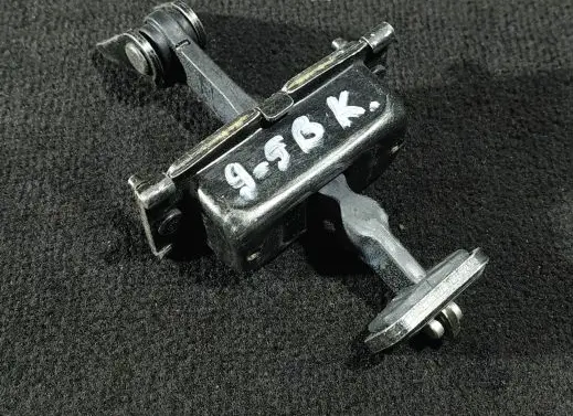 Saab 9-5 Front door upper hinge