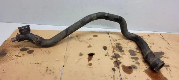 Volkswagen PASSAT B6 Engine coolant pipe/hose 1J0121619