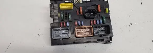 Peugeot 207 Fuse module 9661086980