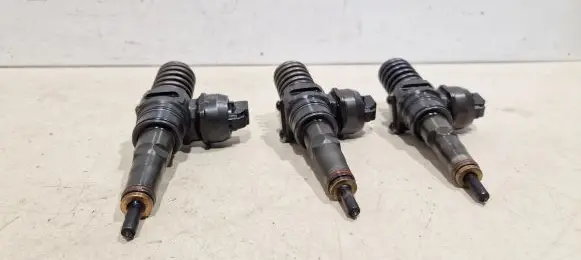 Volkswagen PASSAT B5.5 Fuel injectors set 036130073AJ
