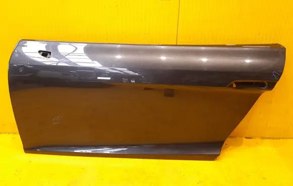 Audi R8 42 Front door