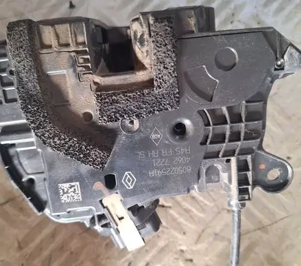 Renault Twingo III Front door lock 805022591R