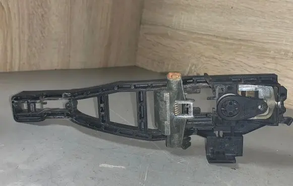 Ford Focus C-MAX Front door exterior handle/bracket 3M51R224A37 90F1 E521F